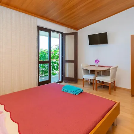 Ivica Apartment *