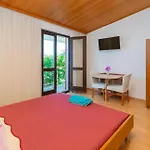 Ivica Apartment *